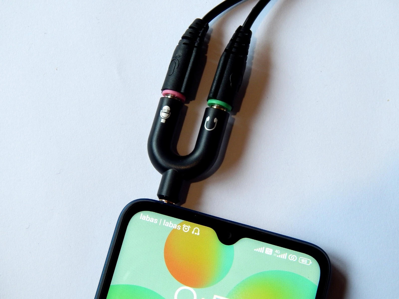 3.5 mm U formos ausinių ir mikrofono adapteris – Y splitter kabelis, 1 vnt.